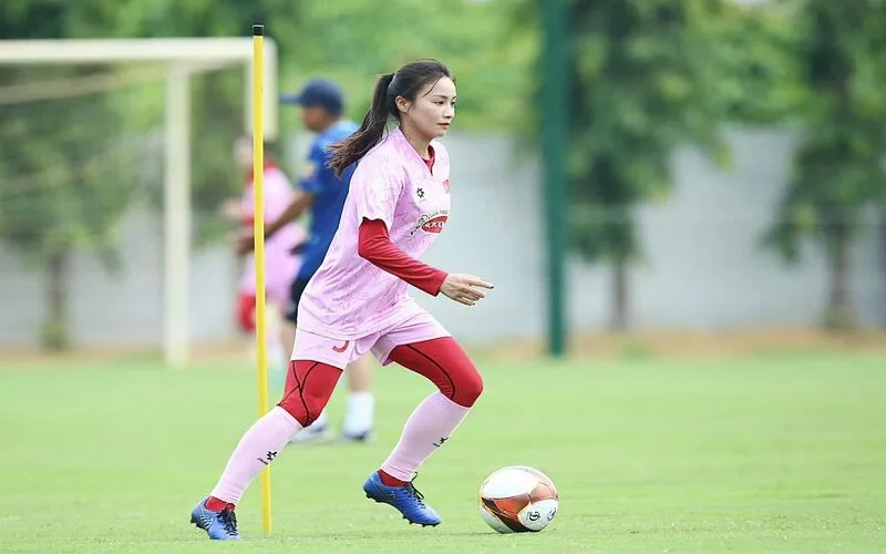 hoang thi loan cau thu la ai tieu su va su nghiep an tuong