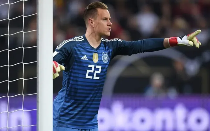 Thủ môn Manuel Neuer và phong cách chơi bóng hiện đại